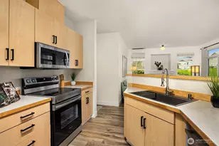 566 241st Ln SE, Sammamish, WA 98074 - Photo 10
