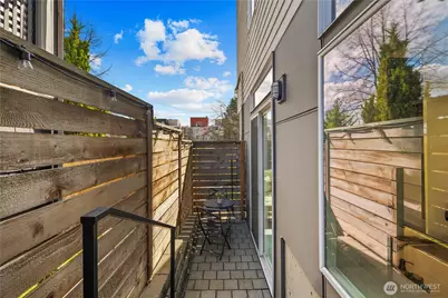 926 N 35th Street, Seattle, WA 98103 - Photo 8
