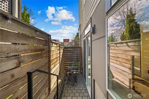 926 N 35th St, Seattle, WA 98103 - Photo 8