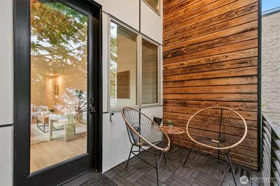 6515 Ellis Avenue S, Seattle, WA 98108 - Photo 2