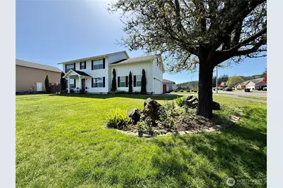 611 Andrews Avenue, Cosmopolis, WA 98537 - Photo 1
