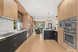 9535 Dayton Ave N, Seattle, WA 98103 - Photo 14
