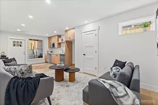 9535 Dayton Ave N, Seattle, WA 98103 - Photo 20