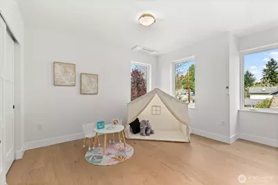 9535 Dayton Avenue N, Seattle, WA 98103 - Photo 26