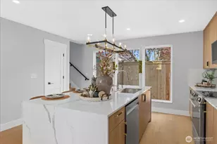 9537 Dayton Ave N, Seattle, WA 98103 - Photo 10