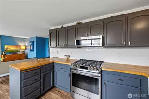 407 NE 4th St, Coupeville, WA 98239 - Photo 6