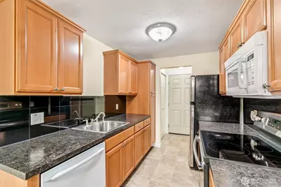 12505 NE 117th Place #J1, Kirkland, WA 98034 - Photo 10