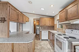 327 Franklin Pl, Longview, WA 98632 - Photo 2