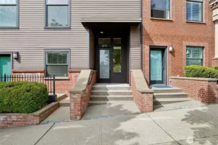 1078 NE High St, Issaquah, WA 98029 - Photo 2