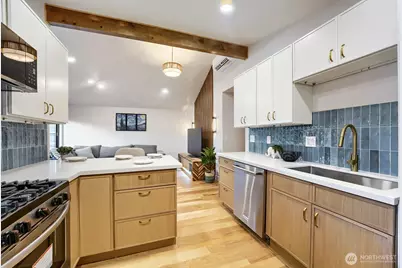 9321 Renton Avenue S, Seattle, WA 98118 - Photo 10