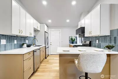 9321 Renton Avenue S, Seattle, WA 98118 - Photo 8