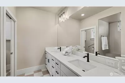 13730 Main Street, Bellevue, WA 98005 - Photo 20