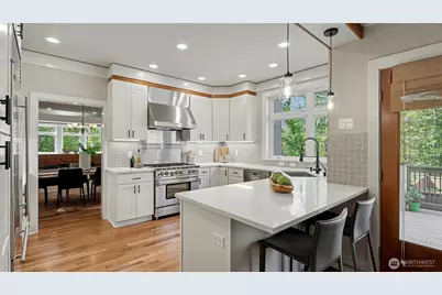 13730 Main Street, Bellevue, WA 98005 - Photo 10
