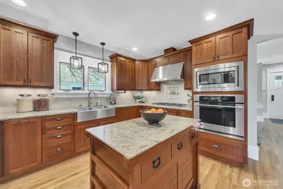 2635 46th Avenue SW, Seattle, WA 98116 - Photo 8