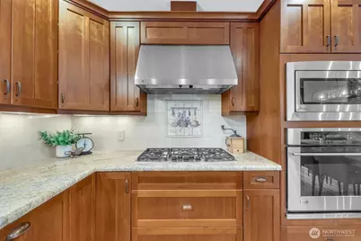 2635 46th Avenue SW, Seattle, WA 98116 - Photo 10