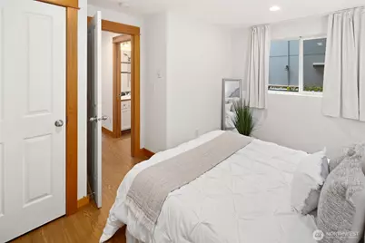 9219 Stone Avenue N, Seattle, WA 98103 - Photo 24