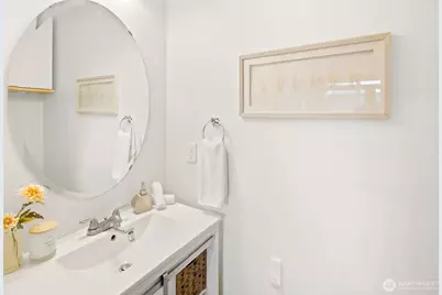 9219 Stone Avenue N, Seattle, WA 98103 - Photo 16