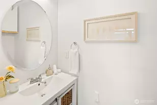 9219 Stone Ave N, Seattle, WA 98103 - Photo 16