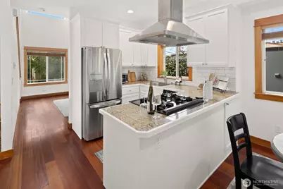 9219 Stone Avenue N, Seattle, WA 98103 - Photo 12