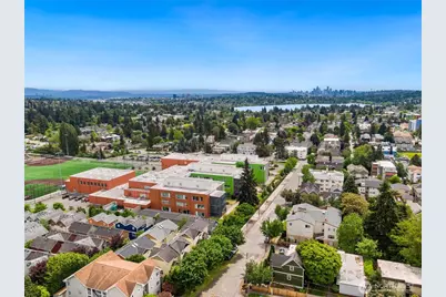 9219 Stone Avenue N, Seattle, WA 98103 - Photo 28