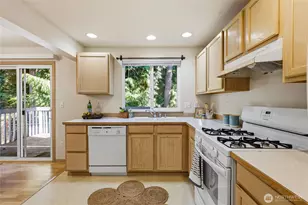 368 NW Grandstand St, Bremerton, WA 98311 - Photo 10