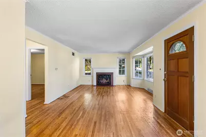 2701 NE 90th Street, Seattle, WA 98115 - Photo 2