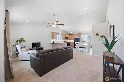 700 Regina Place, Grandview, WA 98930 - Photo 4