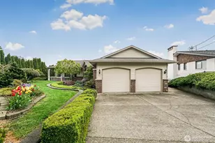 1411 Crestview Dr, Camano Island, WA 98282 - Photo 2