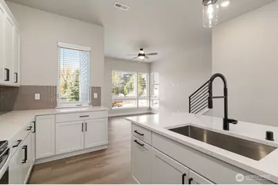 12814 66th Avenue S, Seattle, WA 98178 - Photo 10
