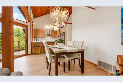 2419 Federal Avenue E, Seattle, WA 98102 - Photo 4