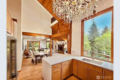 2419 Federal Avenue E, Seattle, WA 98102 - Photo 2