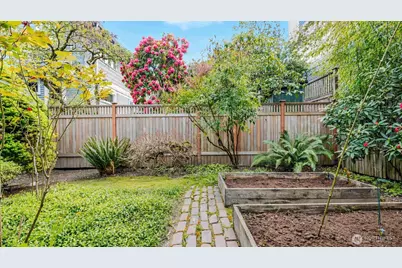 2419 Federal Avenue E, Seattle, WA 98102 - Photo 26