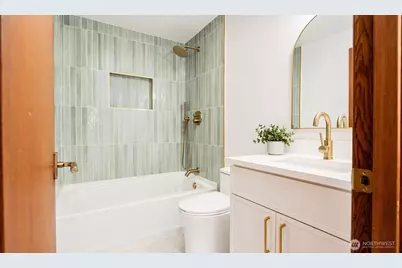 2419 Federal Avenue E, Seattle, WA 98102 - Photo 12
