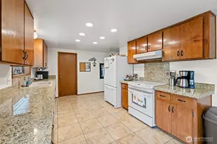 617 S E St, Port Angeles, WA 98363 - Photo 10