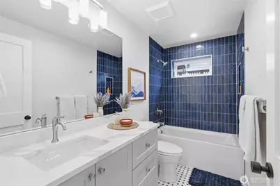 8815 Densmore Avenue N #B, Seattle, WA 98103 - Photo 16
