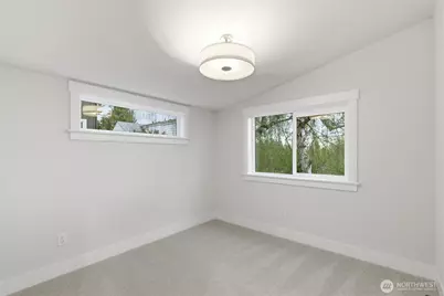 8817 Densmore Avenue N, Seattle, WA 98103 - Photo 14