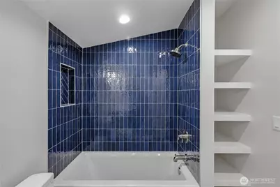 8817 Densmore Avenue N, Seattle, WA 98103 - Photo 18