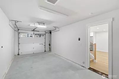 8817 Densmore Avenue N, Seattle, WA 98103 - Photo 20