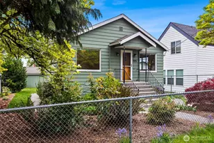705 N 104th St, Seattle, WA 98133 - Photo 2