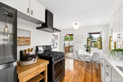 705 N 104th Street, Seattle, WA 98133 - Photo 6