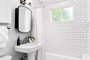 705 N 104th St, Seattle, WA 98133 - Photo 10