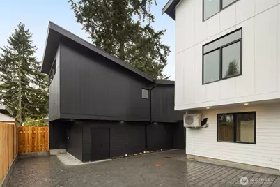 14035 Densmore Avenue N, Seattle, WA 98133 - Photo 2