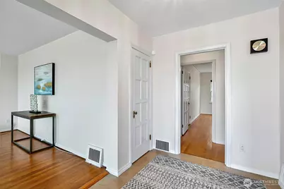 2814 42nd Avenue W, Seattle, WA 98199 - Photo 4