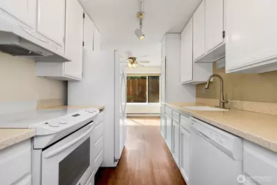 2210 NE 92nd St #104, Seattle, WA 98115 - Photo 12
