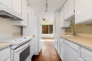 2210 NE 92nd St, Seattle, WA 98115 - Photo 12