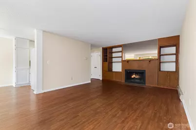 2210 NE 92nd St #104, Seattle, WA 98115 - Photo 4
