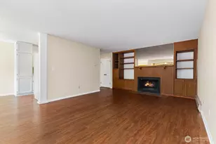 2210 NE 92nd St, Seattle, WA 98115 - Photo 4