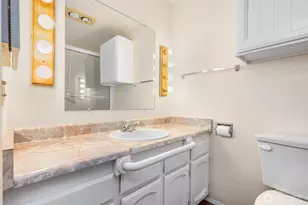 2210 NE 92nd St, Seattle, WA 98115 - Photo 18