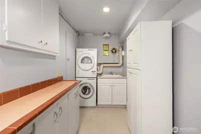 3409 Magnolia Blvd W, Seattle, WA 98199 - Photo 22