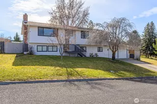 32 Diamond St, Electric City, WA 99123 - Photo 1